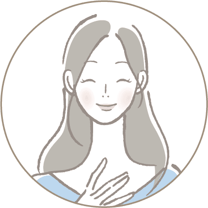 仕事中ふと手を見ると、暗くくすんで疲れて見えるのがとてもストレスだったんです。この施術後は明るくつややかな手肌に。さらに指先までほっそりしなやかに見えます。仕事柄派手なネイルがNGなのですが、自然なカラーでもなめらかな美しい手指に見せられることにとても満足しています！（40代・会社員）